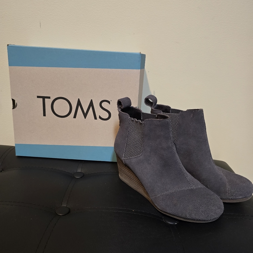Toms Gray Suede Wedge Ankle Bootie Size 6